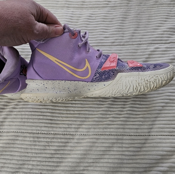 Nike Kyrie 7 Daughters Purple and Pink Basketball Shoes Size 7 - Picture 9 of 16